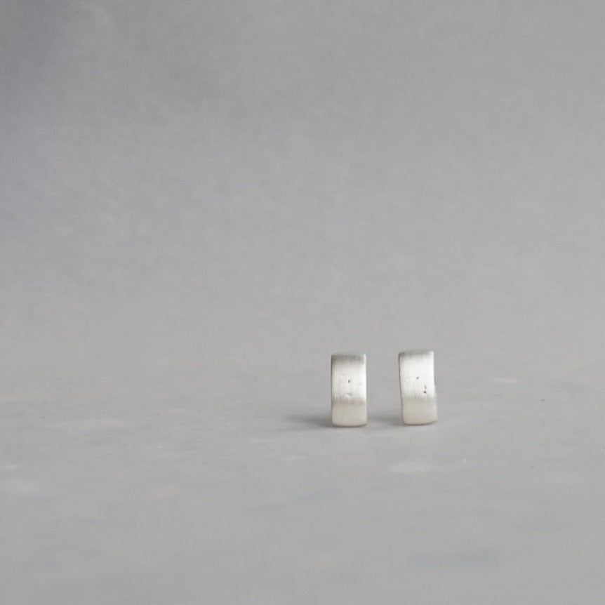 Reflection Stud Earrings - Arched