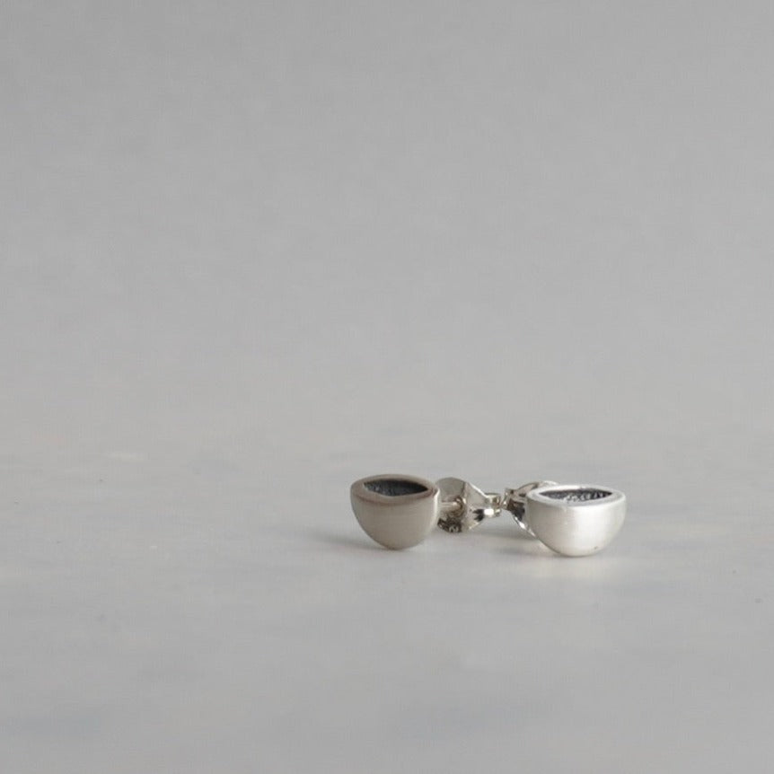 Reflection Stud Earrings - Round