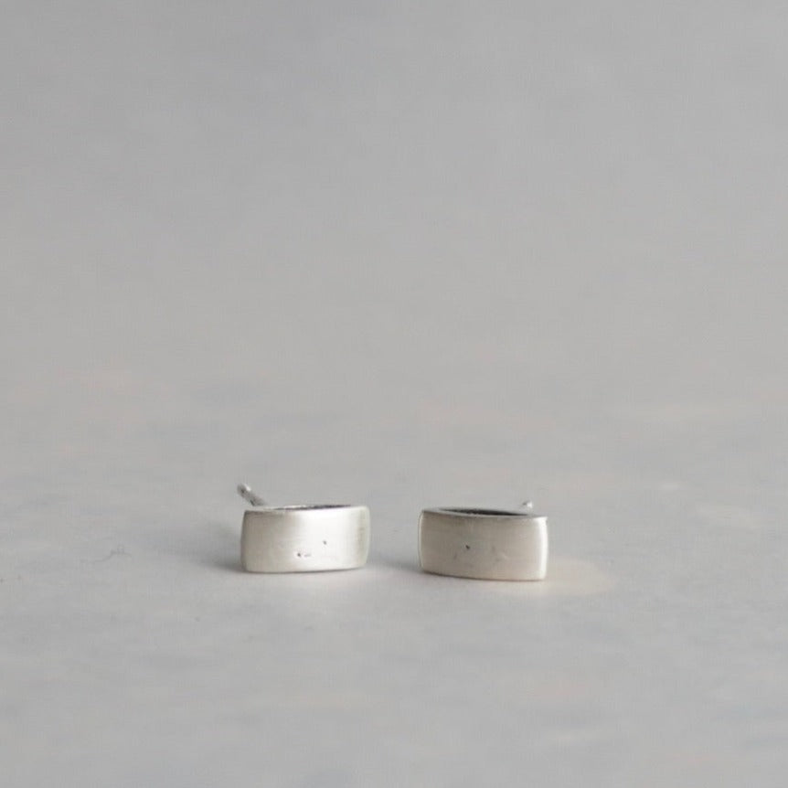 Reflection Stud Earrings - Arched